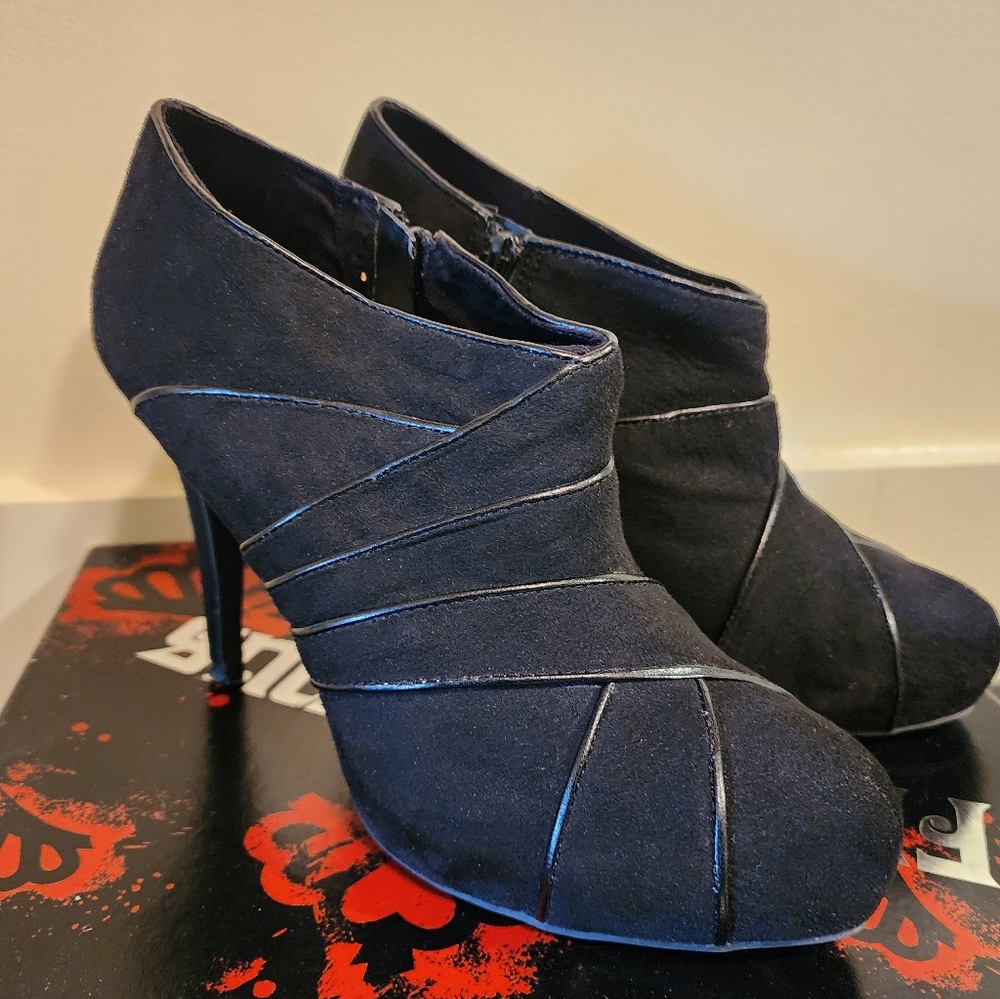 Fergalicious Womens Hanna Black Booties Size 8.5